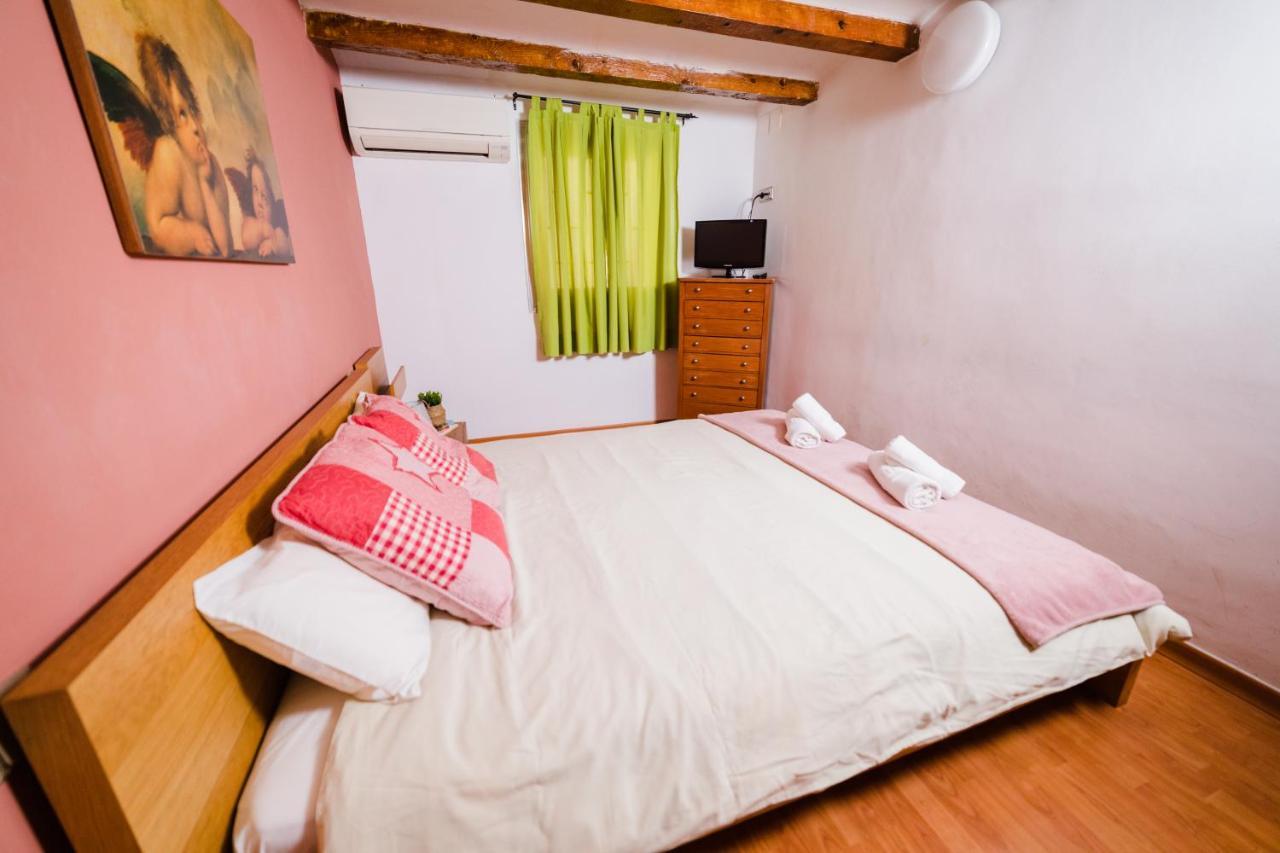 ברצלונה Rustic Poble Sec Apartment מראה חיצוני תמונה